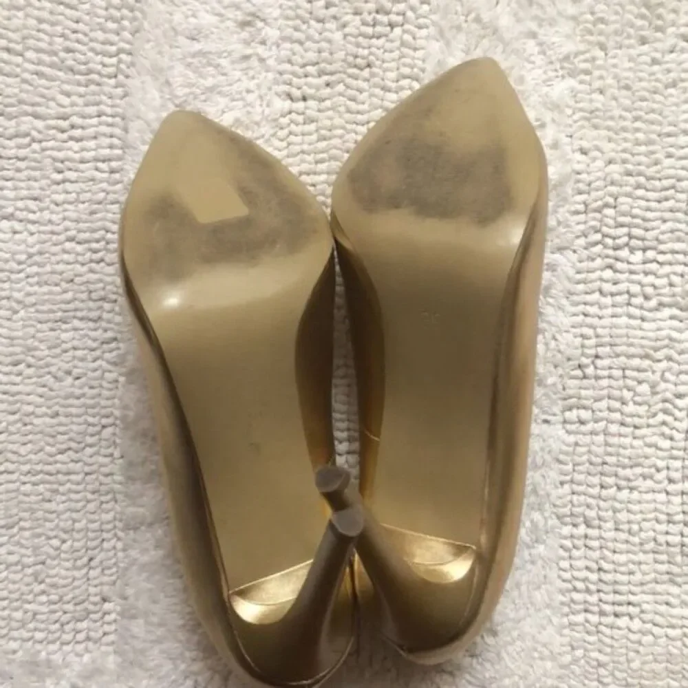 Bespoke golden leather high heel pumps, custom made